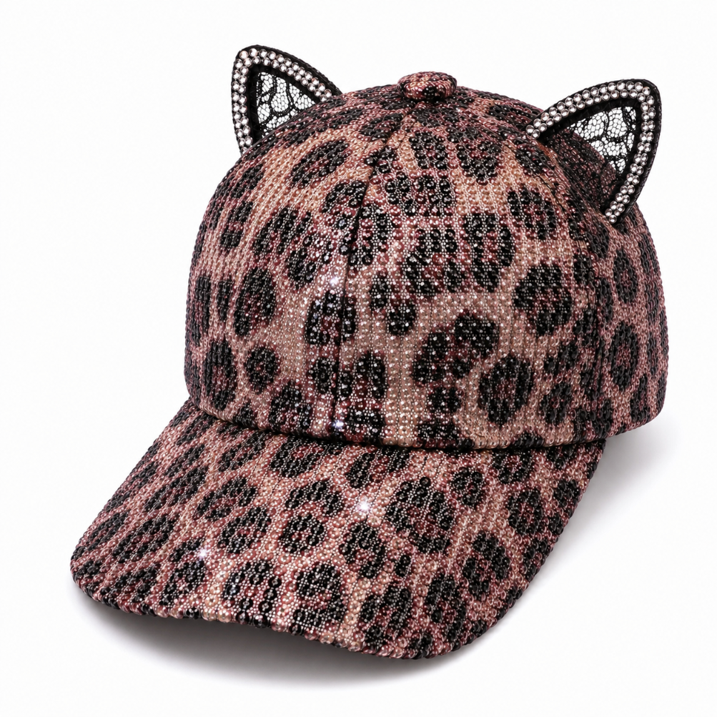Cekinowa czapka dziecięca z daszkiem w panterkę i uszami – 46–54 cm