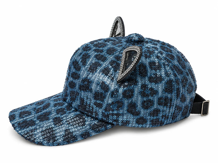 Cekinowa czapka dziecięca z daszkiem w niebieską panterkę i uszami – 46–54 cm