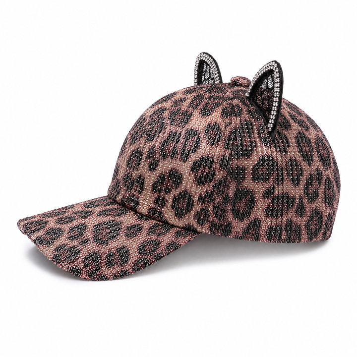 Cekinowa czapka dziecięca z daszkiem w panterkę i uszami – 46–54 cm