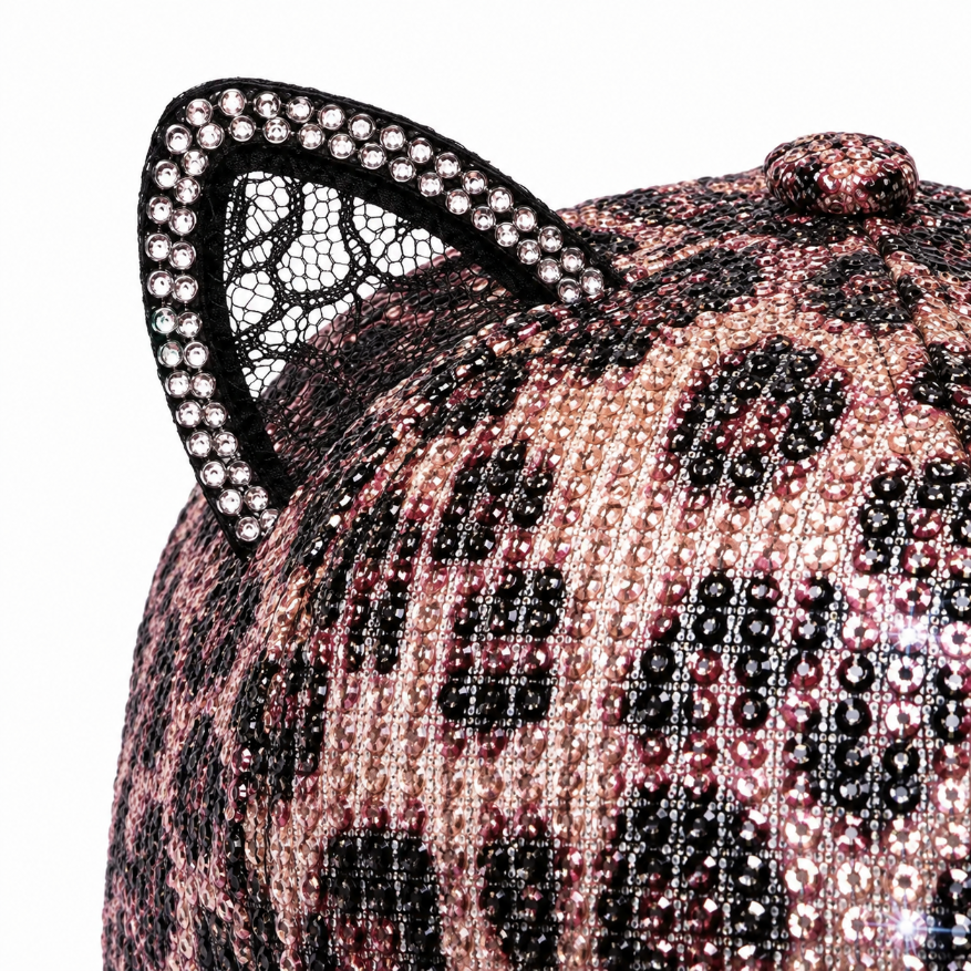 Cekinowa czapka dziecięca z daszkiem w panterkę i uszami – 46–54 cm